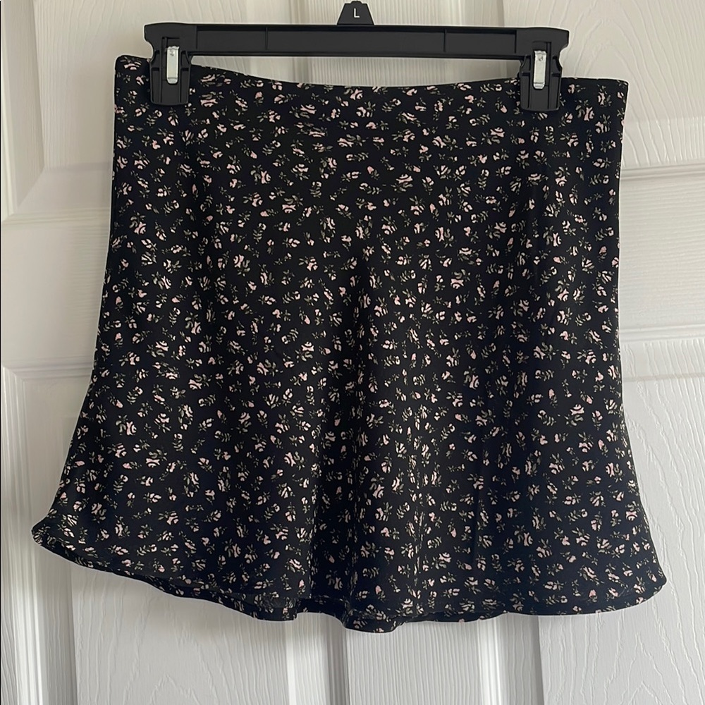 H&M Black Floral Mini Skirt